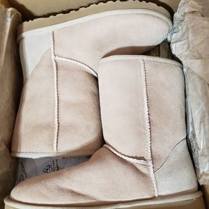 New Ugg Classic Short Winter Boots Sand Size 9